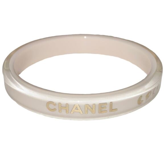 AUTH CHANEL Coco Mademoiselle Logo Gold Inclusion Lucite Resin Bangle Bracelet - Picture 1 of 11